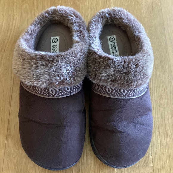 Isotoner Smartzone Gel Zone Technology Slippers - Picture 2 of 9